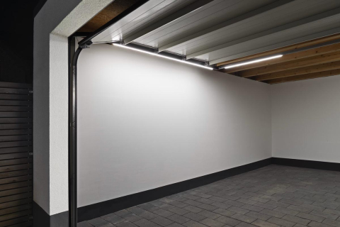 Garagentor mit LED-Lichtleiste